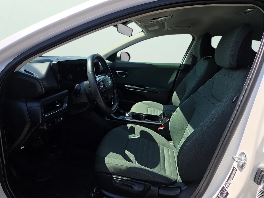 2025 Kia K4 EX - Photo 19