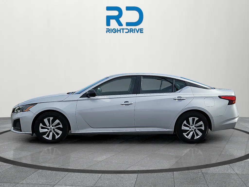 Nissan Altima photo 5