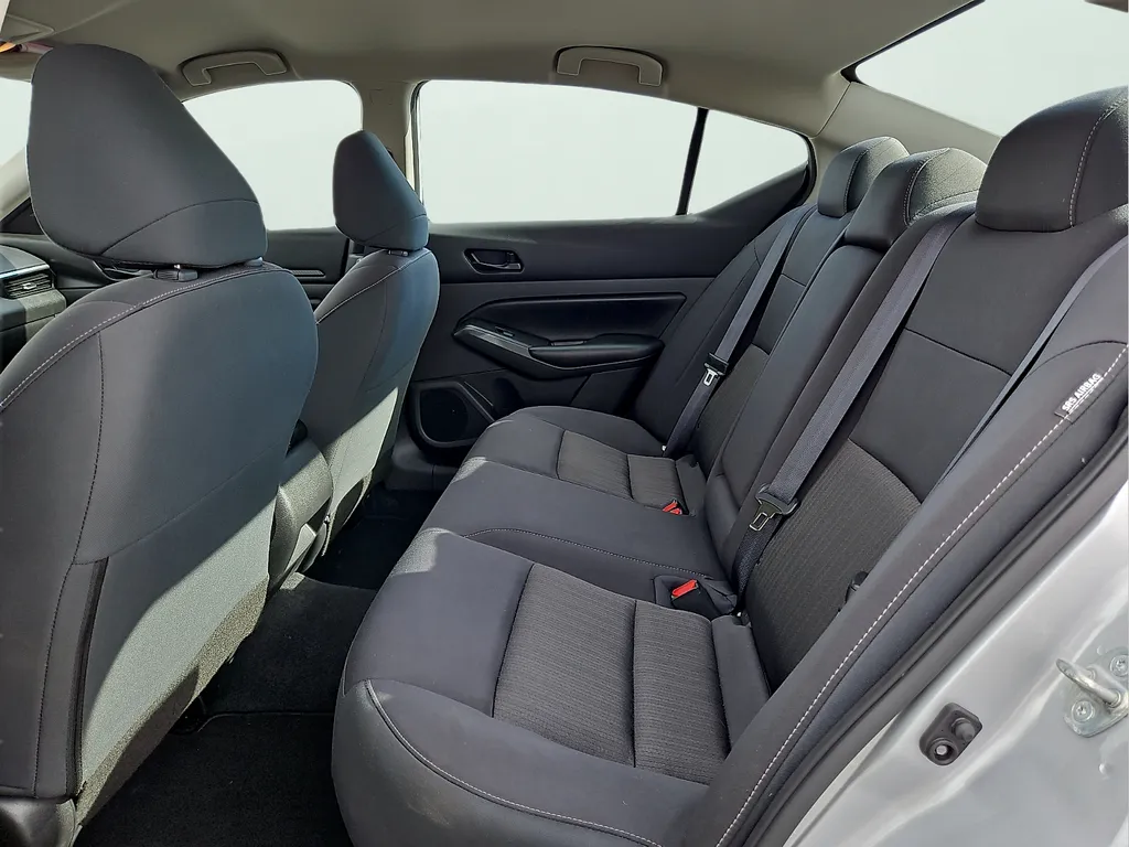 Nissan Altima photo 13