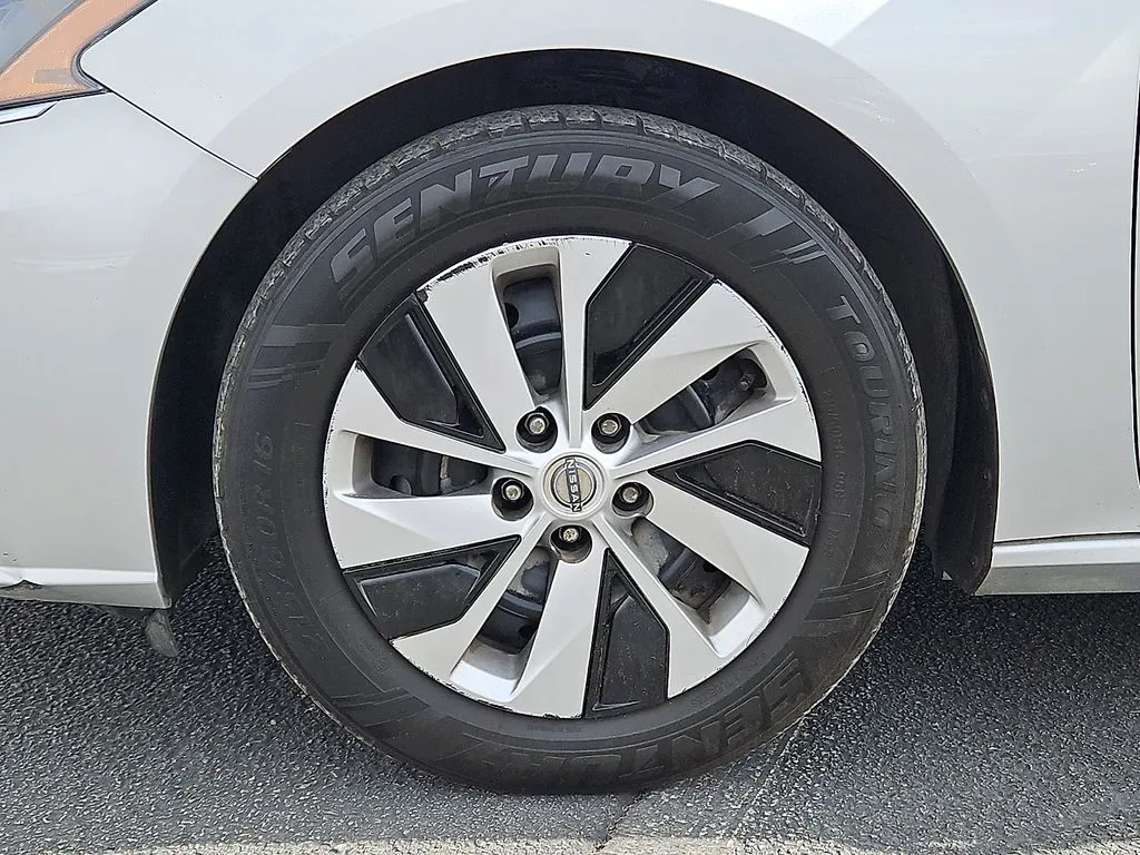 Nissan Altima photo 10