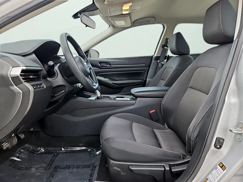 Nissan Altima photo 16