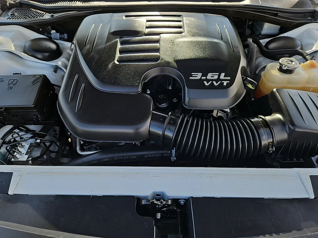 Dodge Challenger photo 9