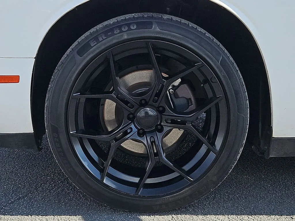 Dodge Challenger photo 10