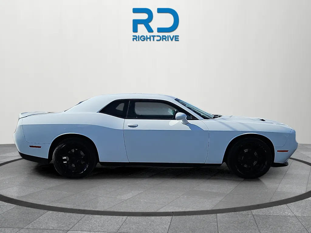 Dodge Challenger photo 2