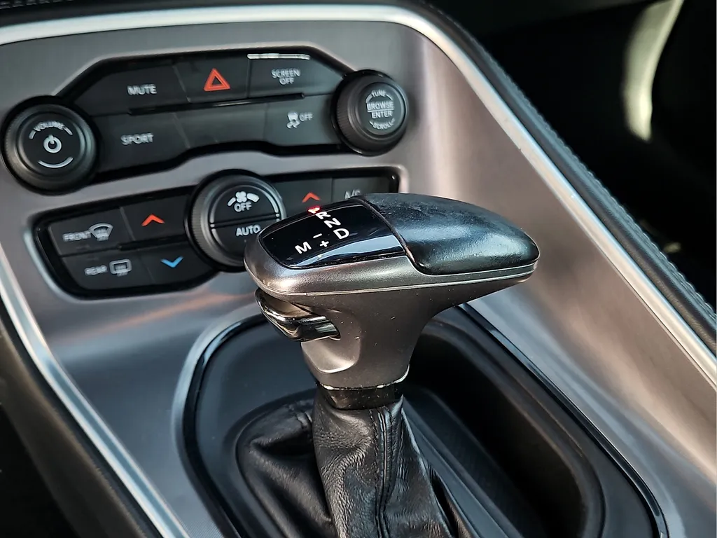 Dodge Challenger photo 25
