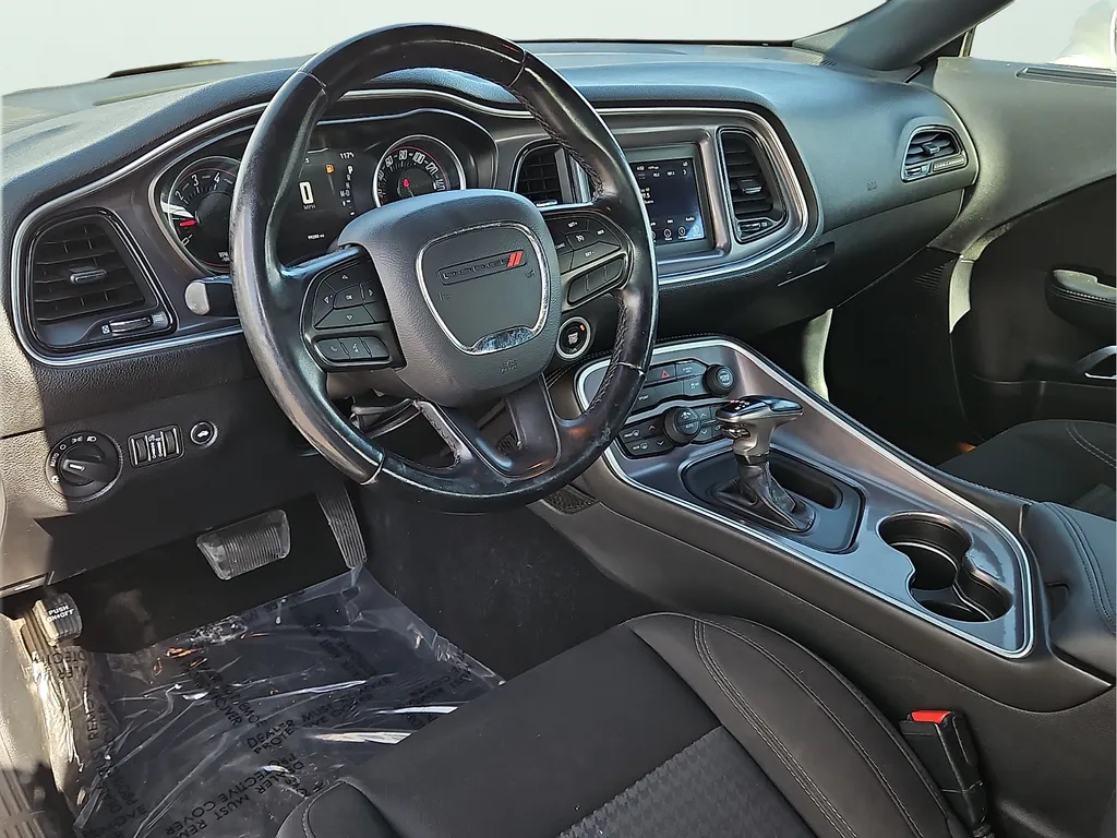 Dodge Challenger photo 14