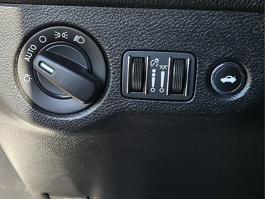 Dodge Challenger photo 18