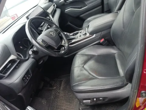 More photos of 2021 Toyota Highlander Limited at RightDrive - 7320 Alameda, TX