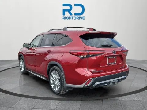 More photos of 2021 Toyota Highlander Limited at RightDrive - 7320 Alameda, TX