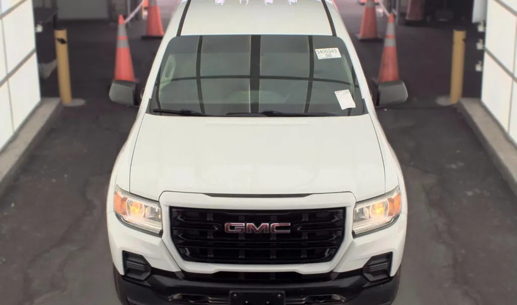 GMC Canyon photo 2