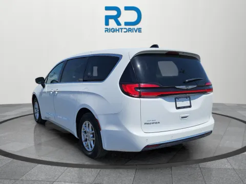 More photos of 2024 Chrysler Pacifica Touring L at RightDrive - 7320 Alameda, TX