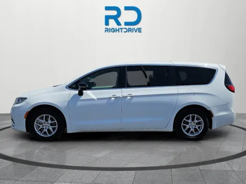 More photos of 2024 Chrysler Pacifica Touring L at RightDrive - 7320 Alameda, TX