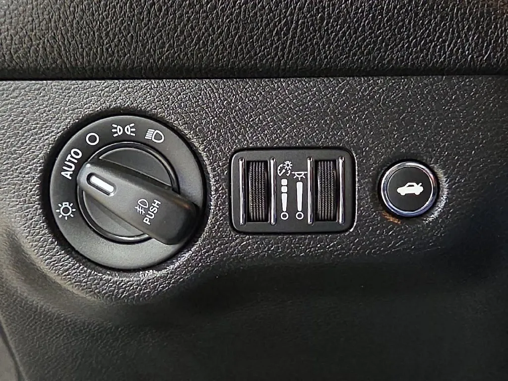 Dodge Challenger photo 20