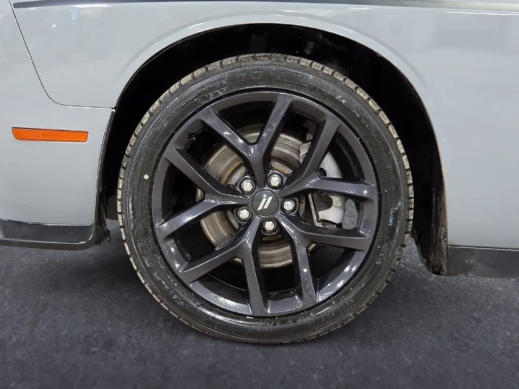 Dodge Challenger photo 9