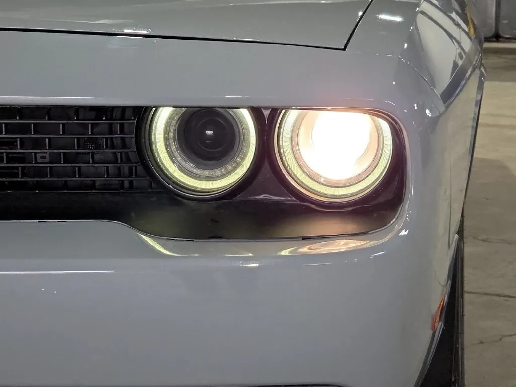 Dodge Challenger photo 8