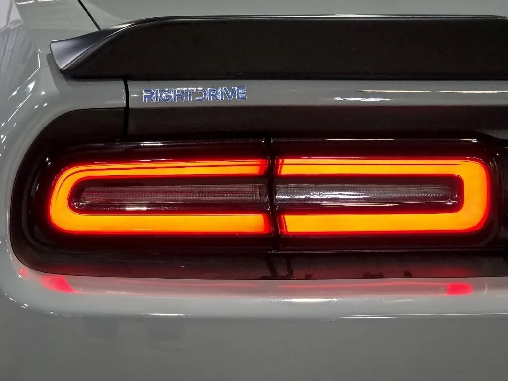 Dodge Challenger photo 12