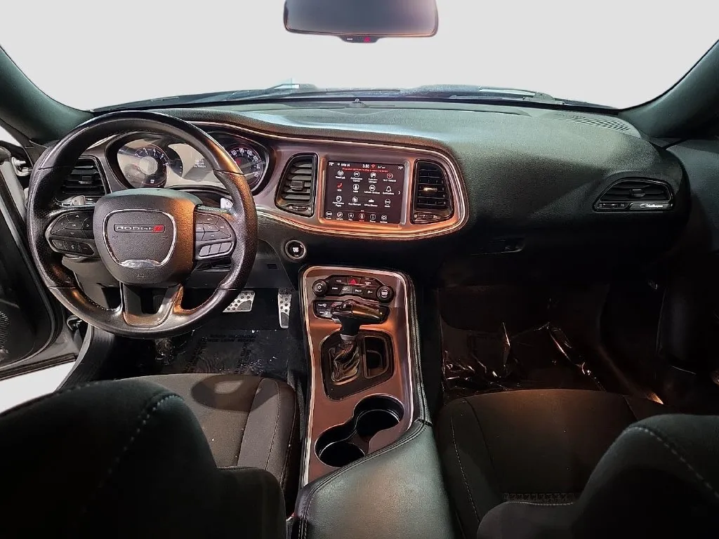 Dodge Challenger photo 15