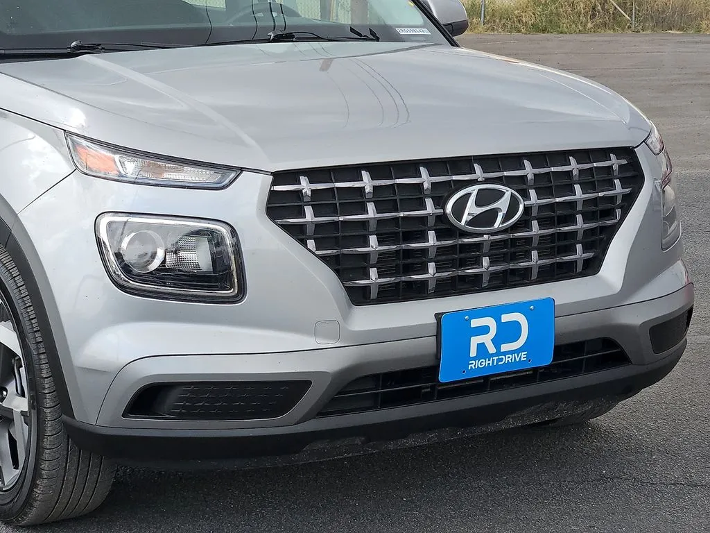 Hyundai Venue photo 7