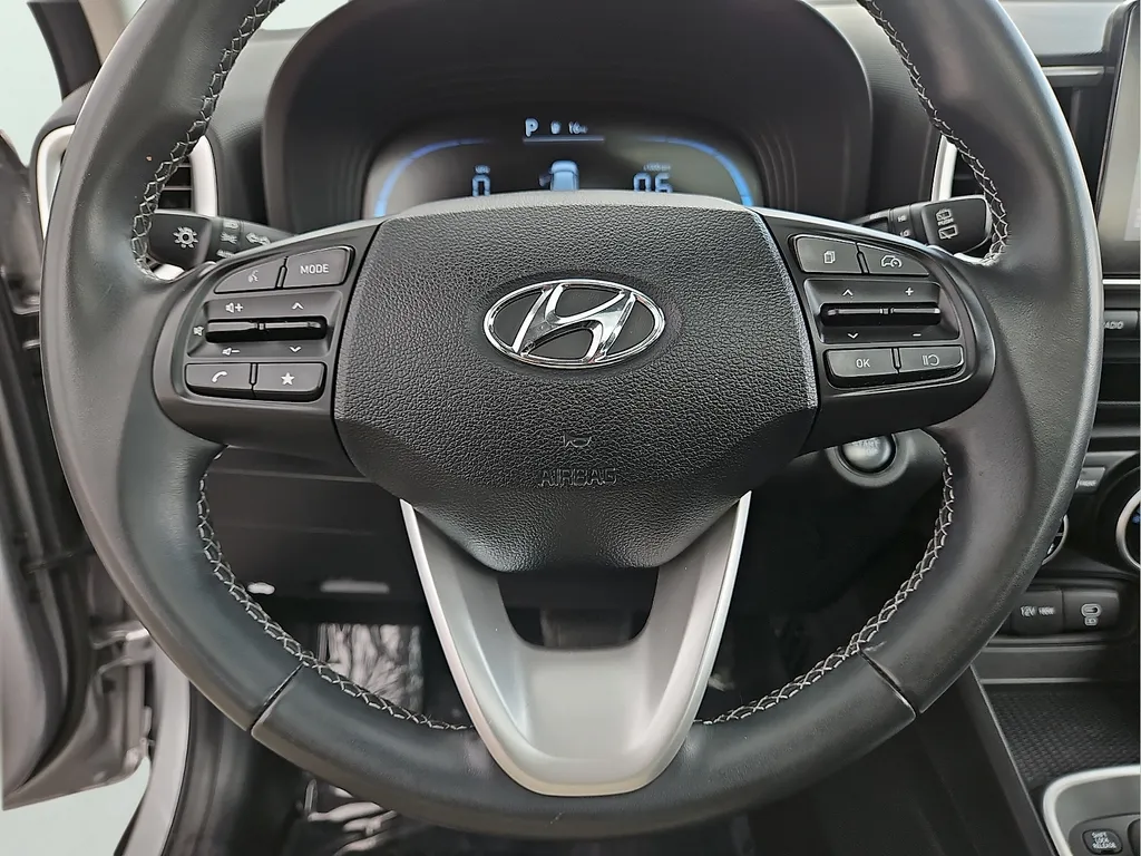 Hyundai Venue photo 24