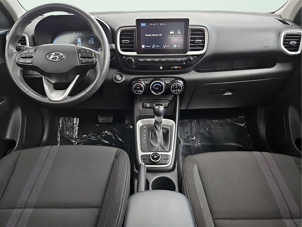 Hyundai Venue photo 15