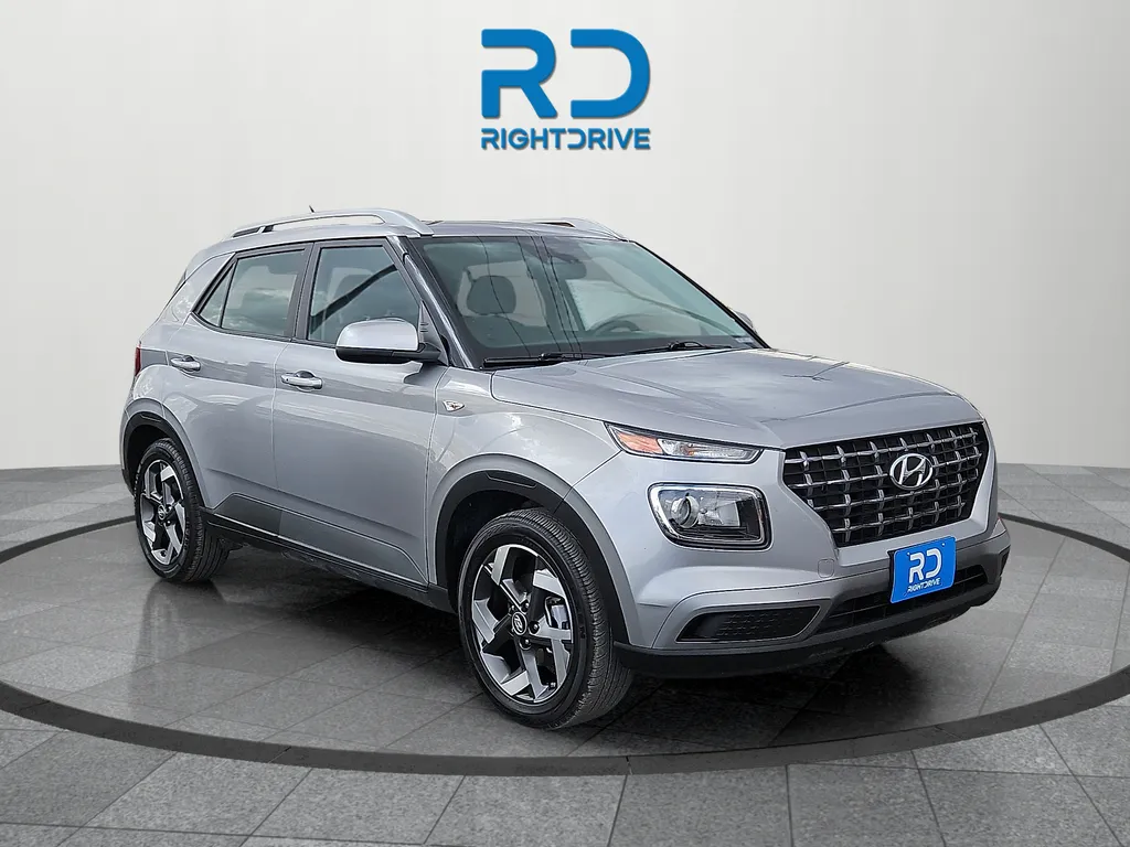 Silver 2025 Hyundai Venue SEL for sale in El Paso, TX