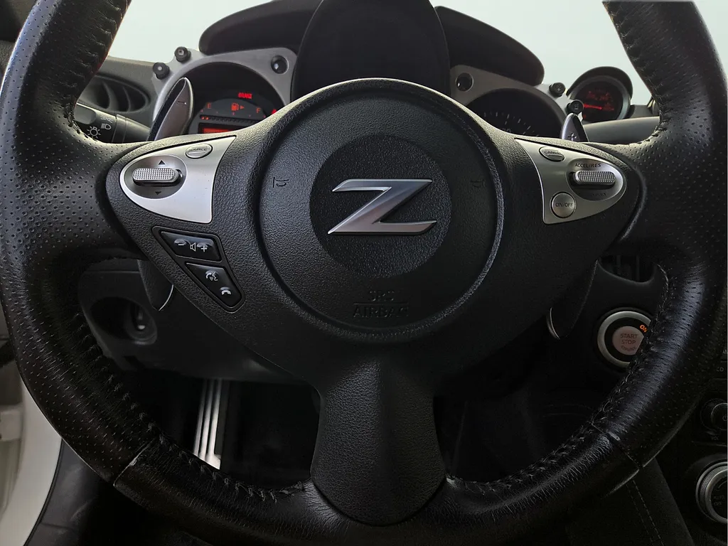 Nissan 370Z photo 24