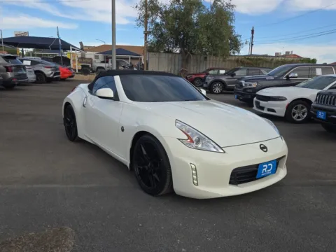 White 2017 Nissan 370Z for sale in El Paso, TX