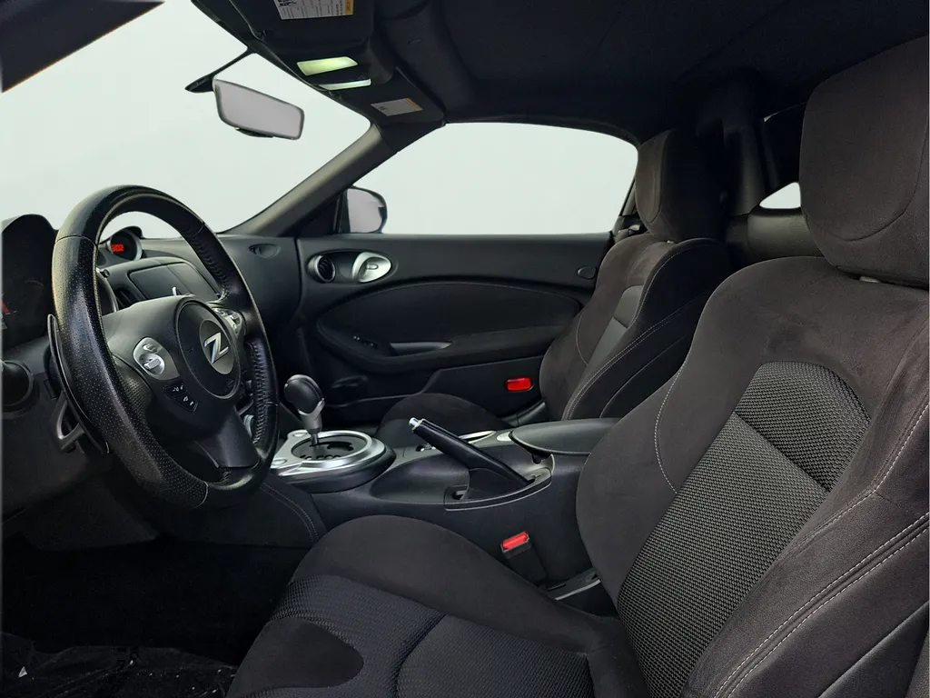 Nissan 370Z photo 11