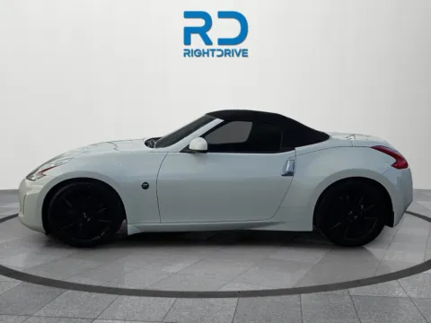 More photos of 2017 Nissan 370Z at RightDrive - 7320 Alameda, TX