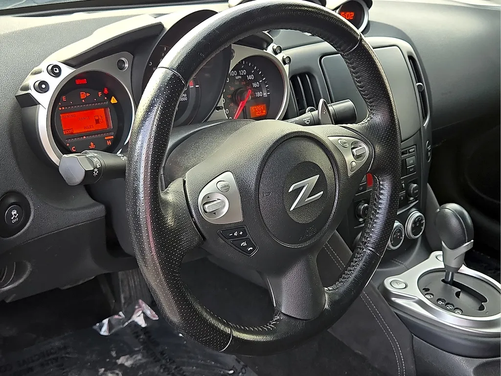 Nissan 370Z photo 12
