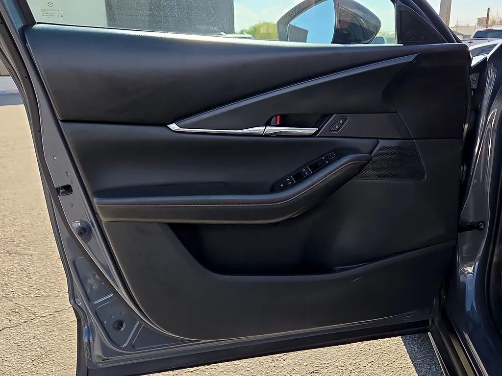 Mazda CX-30 photo 16