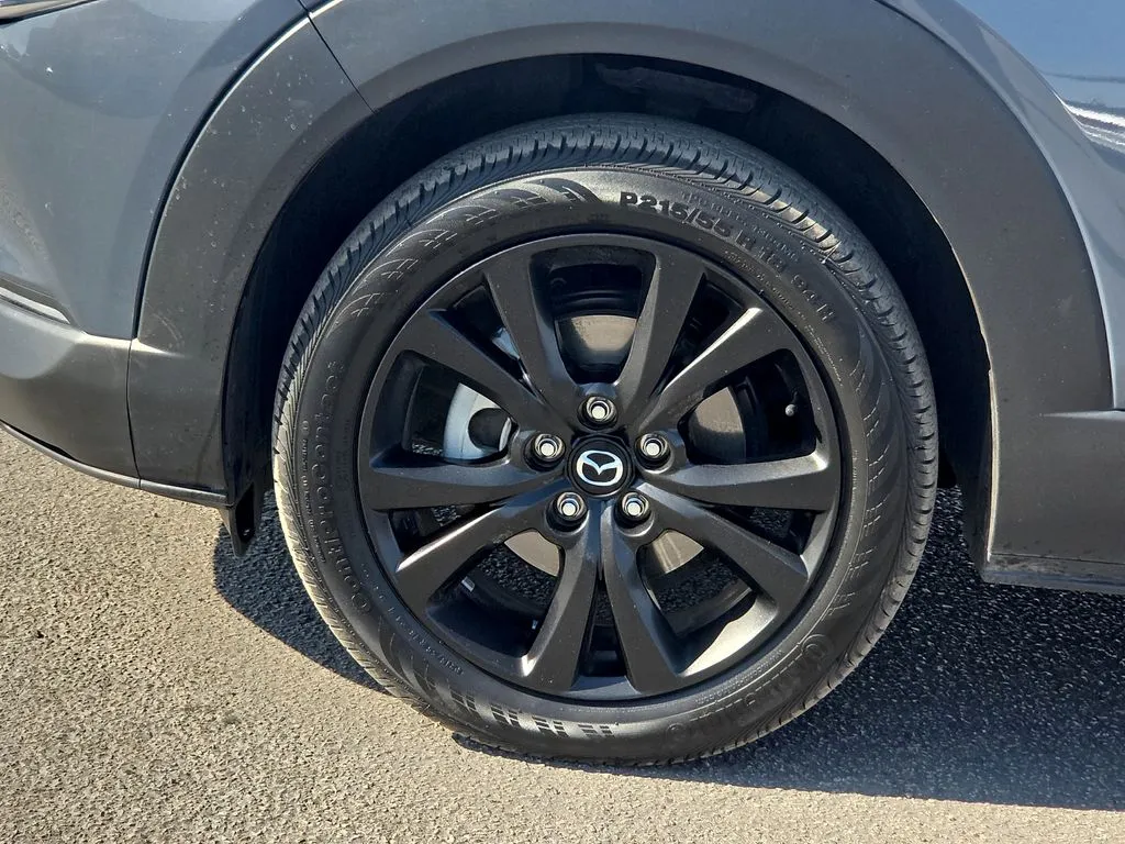 Mazda CX-30 photo 9