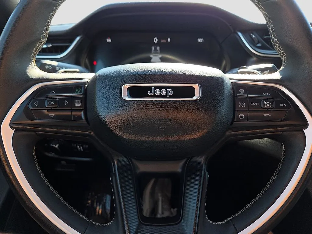 Jeep Grand Cherokee photo 24