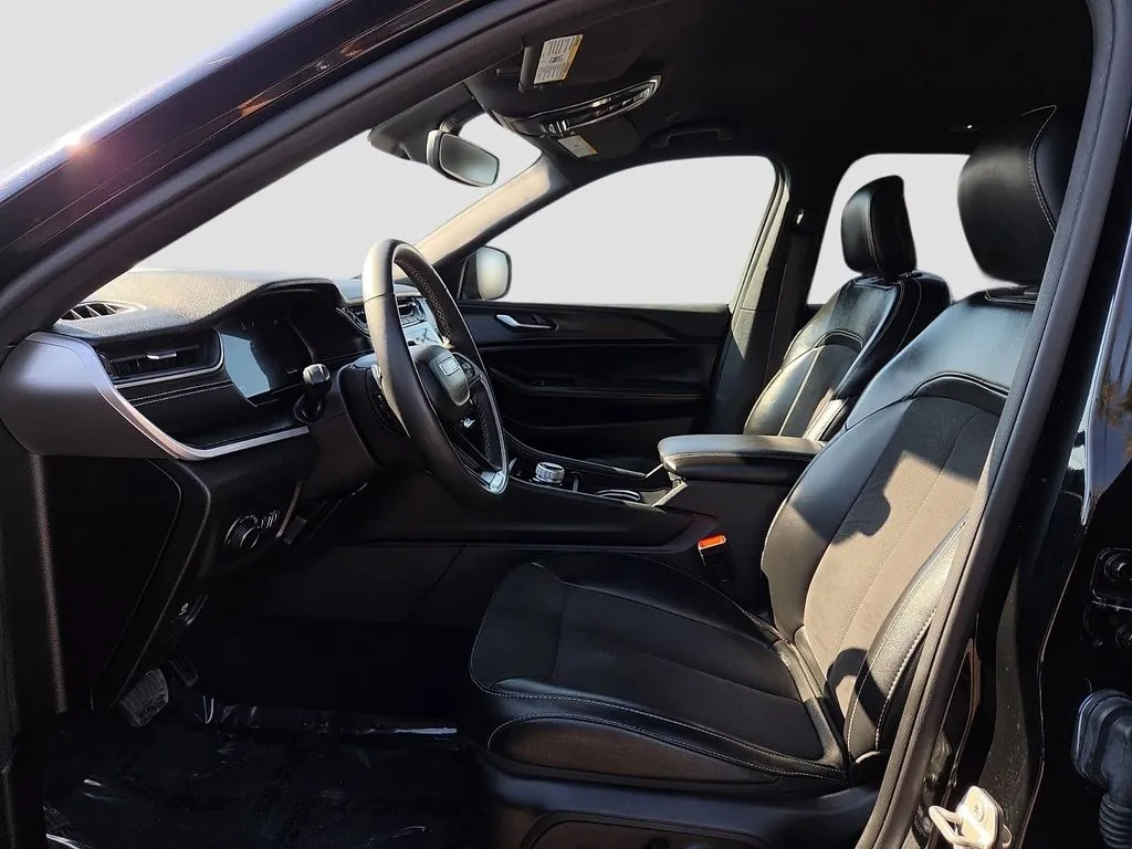 Jeep Grand Cherokee photo 19