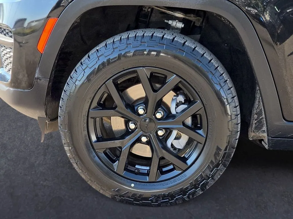 Jeep Grand Cherokee photo 9