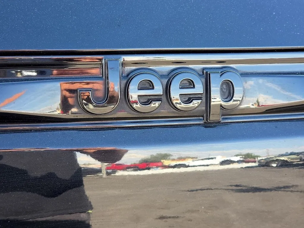Jeep Grand Cherokee photo 11