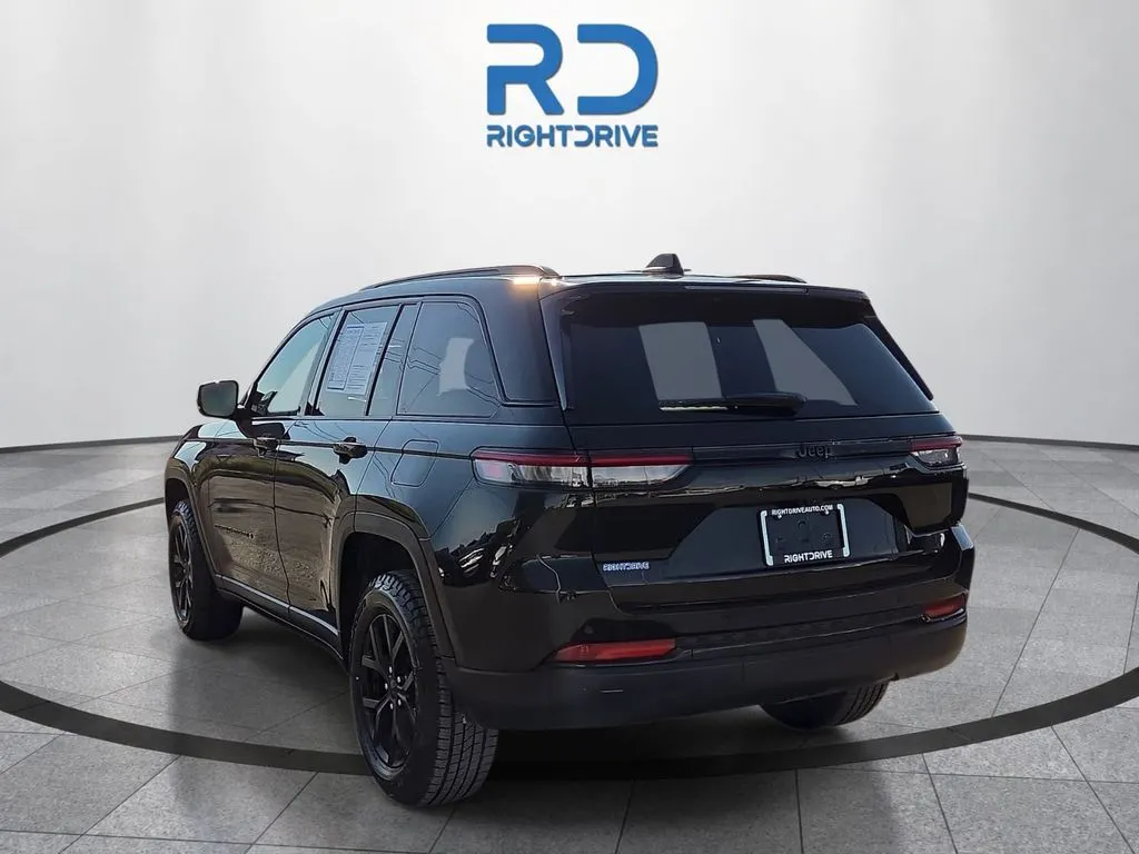 Jeep Grand Cherokee photo 3