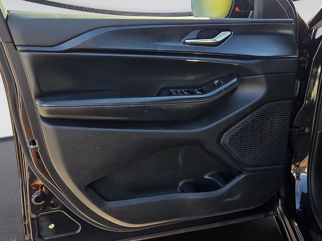 Jeep Grand Cherokee photo 16