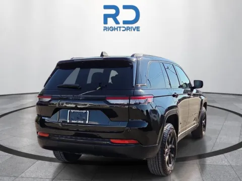 More photos of 2024 Jeep Grand Cherokee Altitude at RightDrive - 7320 Alameda, TX
