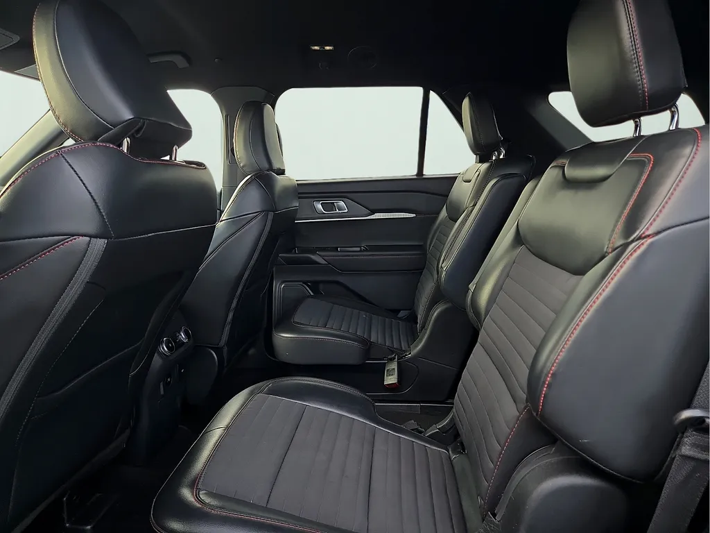 Ford Explorer photo 11