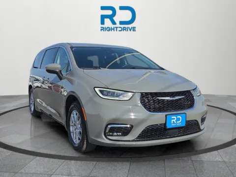 Gray 2023 Chrysler Pacifica Touring L for sale in El Paso, TX