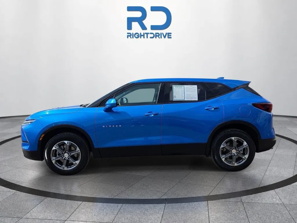 Chevrolet Blazer photo 2