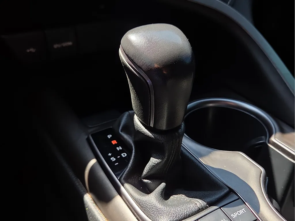 2022 Toyota Camry SE - Photo 25