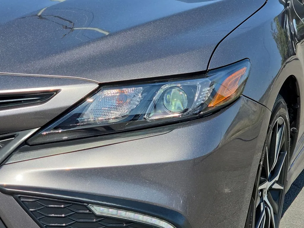 2022 Toyota Camry SE - Photo 8