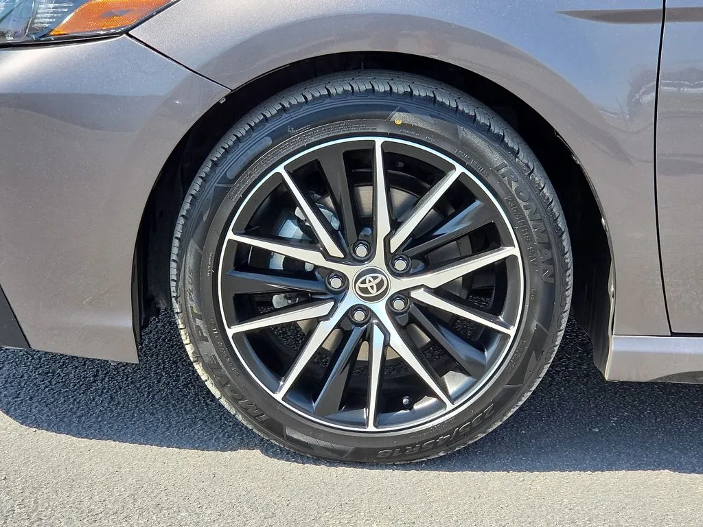 2022 Toyota Camry SE - Photo 9