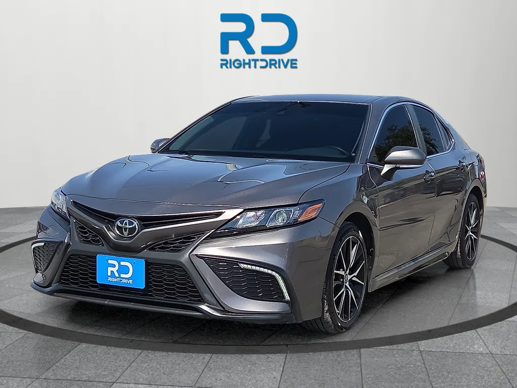2022 Toyota Camry SE - Photo 6
