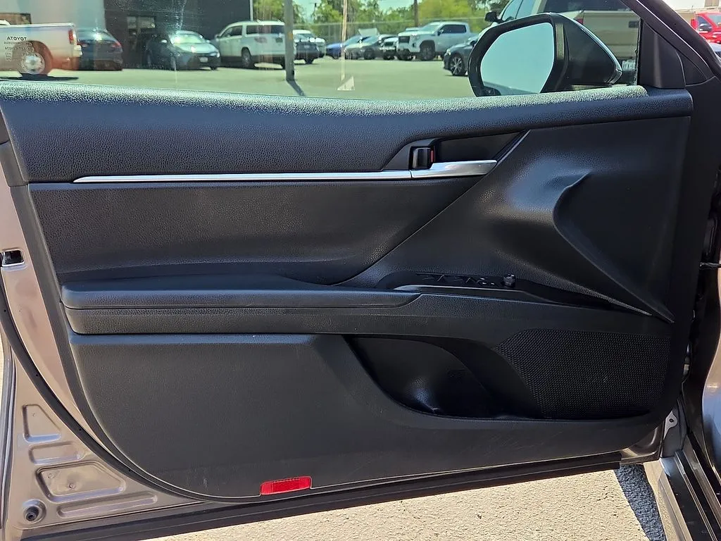 2022 Toyota Camry SE - Photo 16