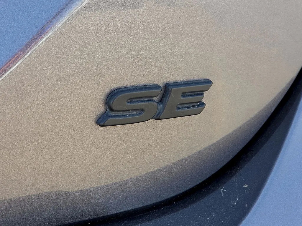 2022 Toyota Camry SE - Photo 11