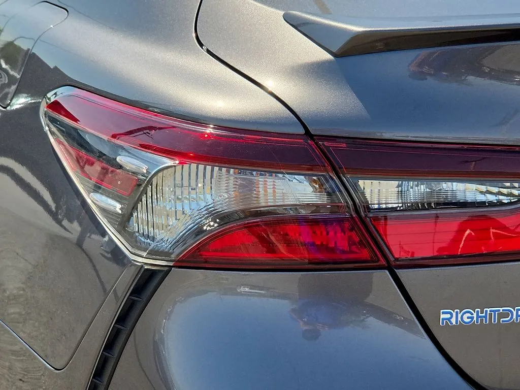 2022 Toyota Camry SE - Photo 10