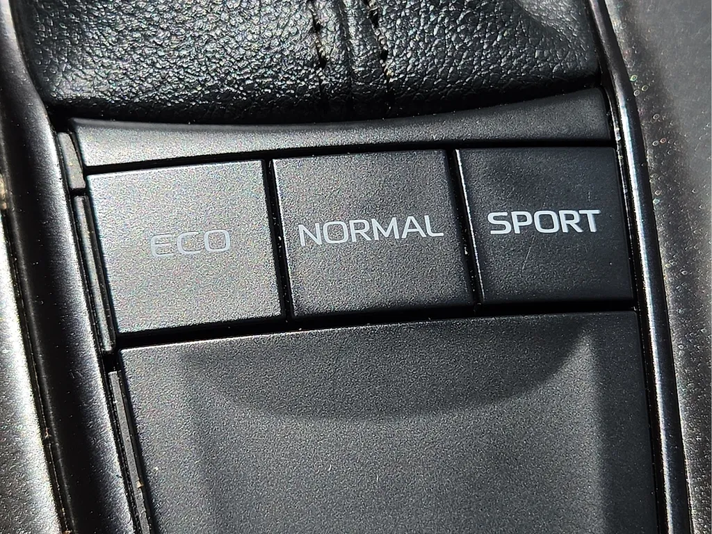 2022 Toyota Camry SE - Photo 21